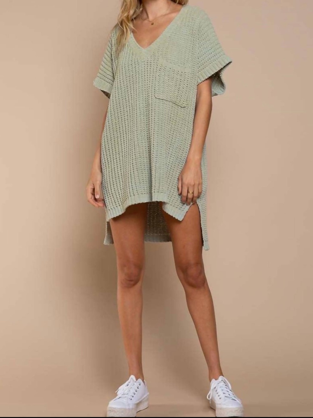 POL Clothing high-low short sleeve chenille sweater, style JST349, size Small.